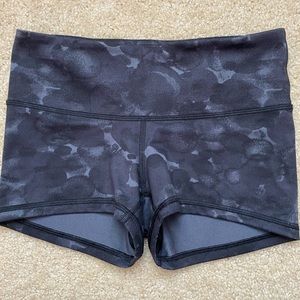 Lululemon size 4 spandex shorts